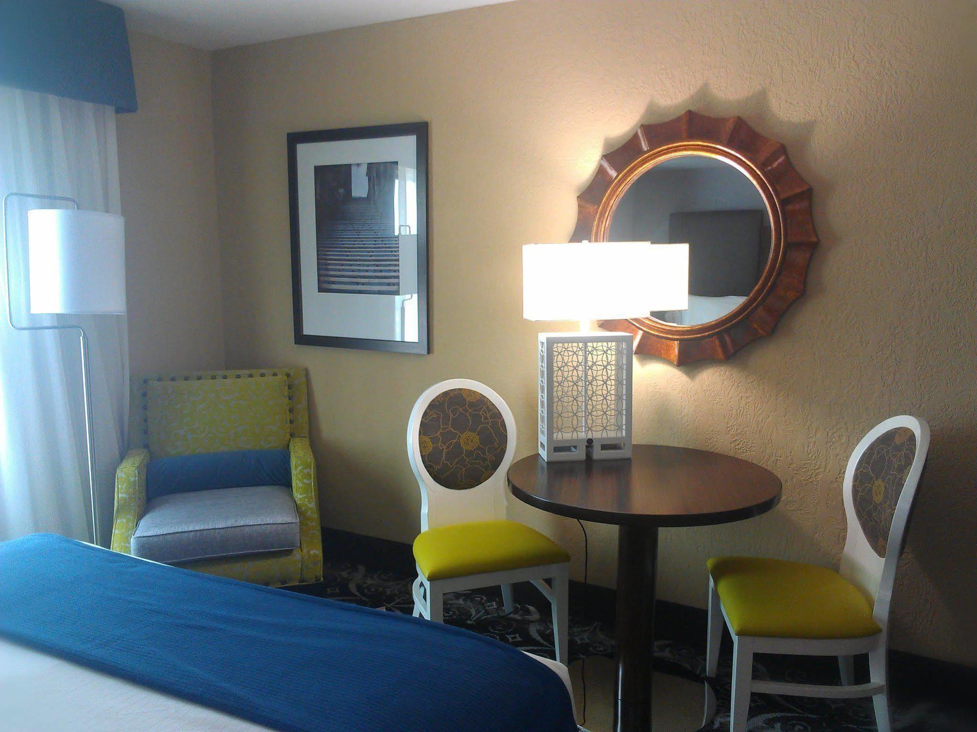 Holiday Inn Express Hotel & Suites North Kansas City By Ihg Eksteriør bilde
