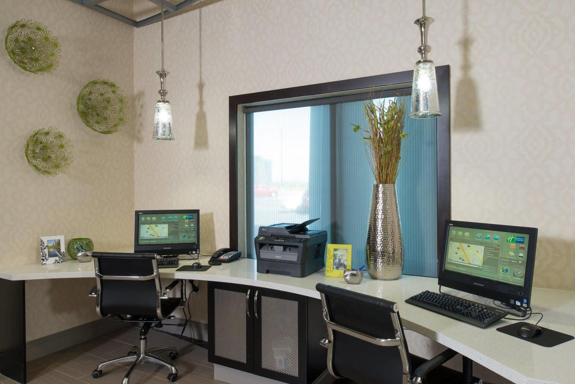 Holiday Inn Express Hotel & Suites North Kansas City By Ihg Eksteriør bilde