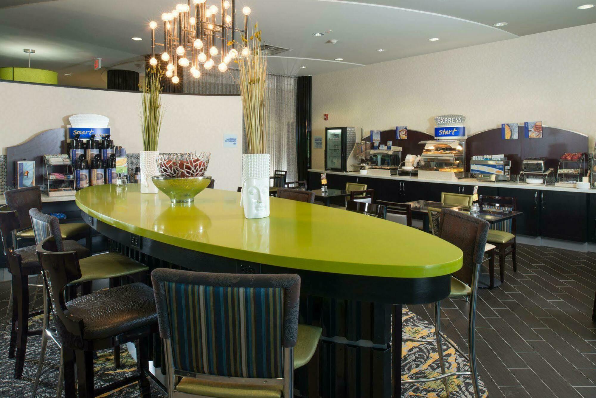 Holiday Inn Express Hotel & Suites North Kansas City By Ihg Eksteriør bilde