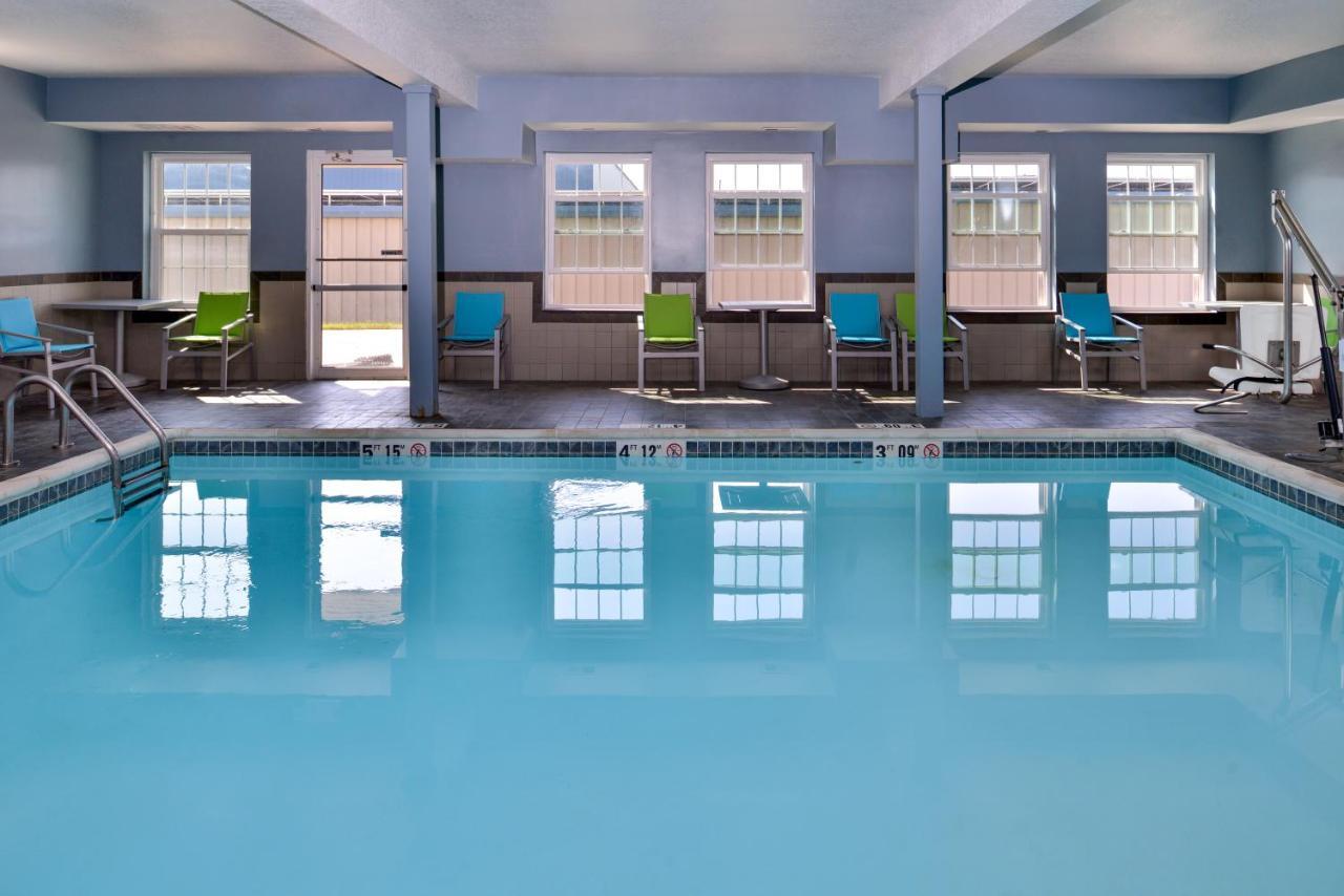 Holiday Inn Express Hotel & Suites North Kansas City By Ihg Eksteriør bilde
