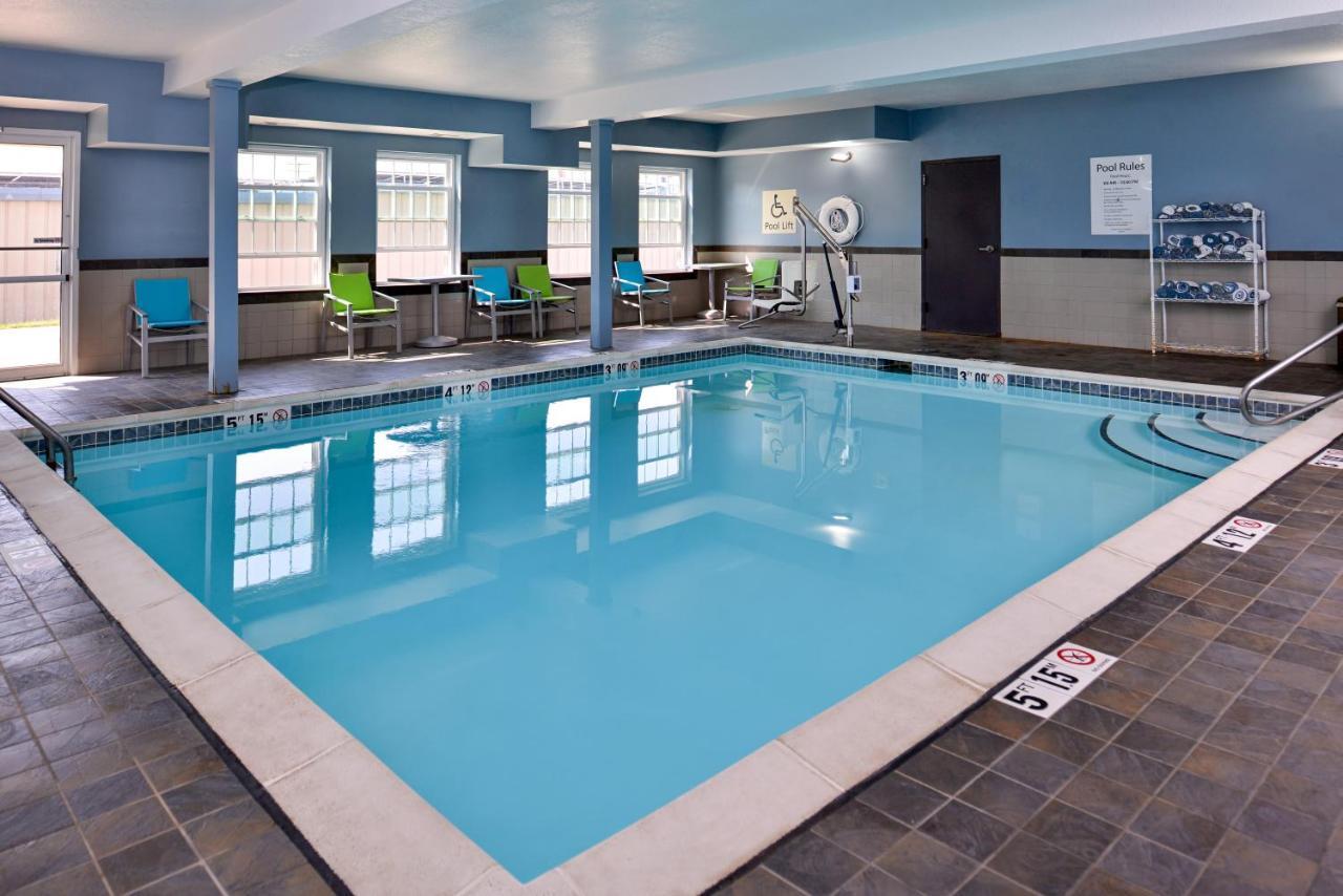 Holiday Inn Express Hotel & Suites North Kansas City By Ihg Eksteriør bilde