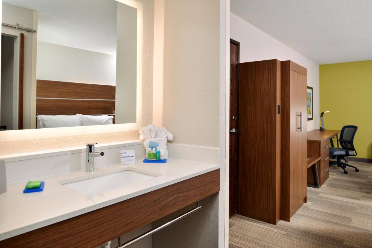 Holiday Inn Express Hotel & Suites North Kansas City By Ihg Eksteriør bilde