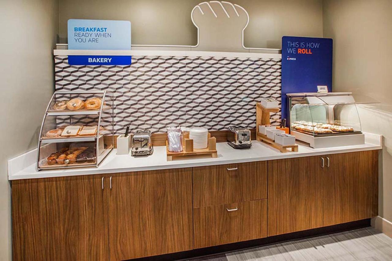 Holiday Inn Express Hotel & Suites North Kansas City By Ihg Eksteriør bilde
